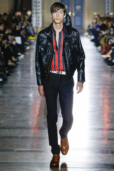 Look 28